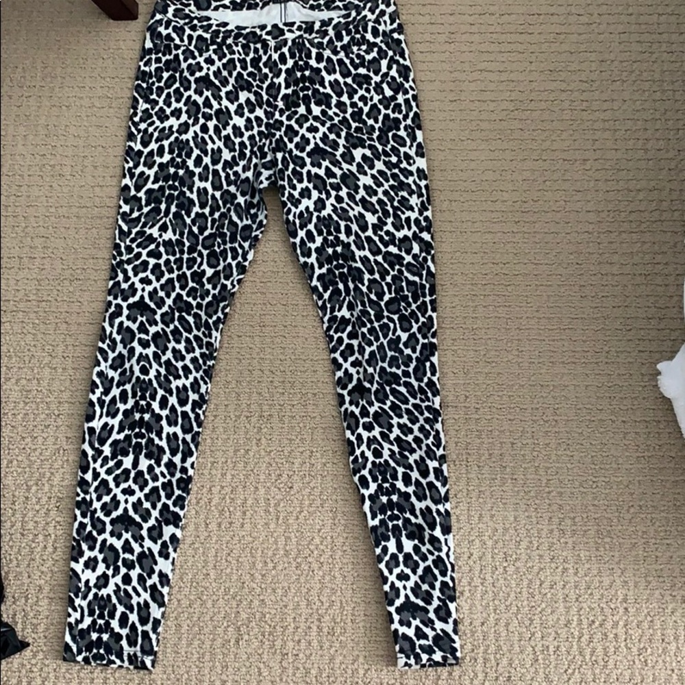 HUE leggings. Chetah print.